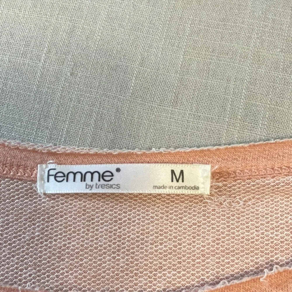 FEMME - Picture 5 of 6